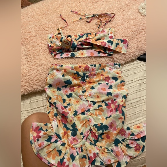 MATCHING SET - Picture 2 of 2